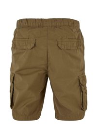 Bruine cargoshorts gemaakt van lichtgewicht stof, voorzien van een elastische tailleband, zijzakken en twee klepzakken aan de achterkant.