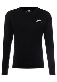 Czarny t-shirt z długim rękawem i okrągłym dekoltem. Z przodu znajduje się biały logo na piersi. Materiał wydaje się gładki, a krój jest luźny.