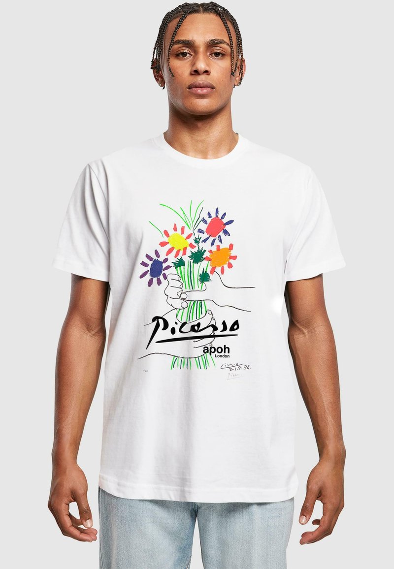 Bílý bavlněný tričko s barevným květinovým vzorem, zelenými stonky, ručně ilustrovanými detaily a textovou grafikou "Picasso apoh London".