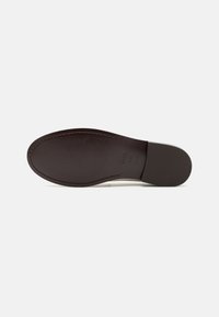 COACH JOLENE LOAFER - Įmautiniai batai - chalk