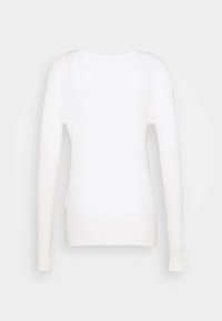 Pull en tricot côtelé blanc à manches longues avec encolure ronde, coupe slim et lignes verticales texturées à l'avant et sur les manches.