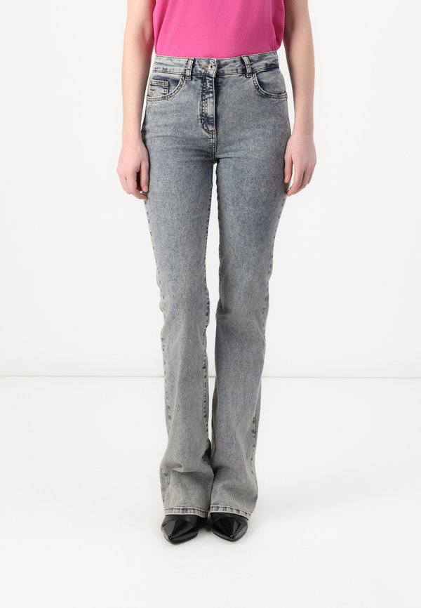 PANT - Flared Jeans