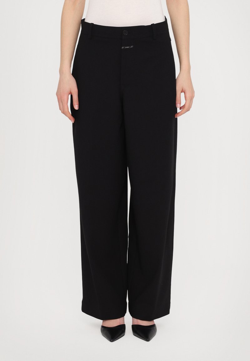 Black wide-leg trousers made of smooth fabric, featuring a front button closure and pockets, with a simple, tailored design.