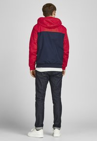 Jack & Jones JJERUSH czerwony