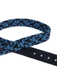 Cinturón tejido en negro y azul claro con un patrón texturizado; cuenta con un extremo de cuero negro suave con múltiples agujeros para ajustabilidad.