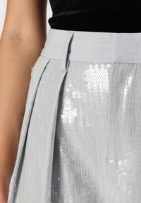 Good American SUITING GOOD TROUSER - Παντελόνι - grey