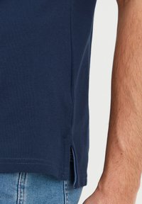 Blend BHPOLOSHIRT - T-shirt med print - dress blues