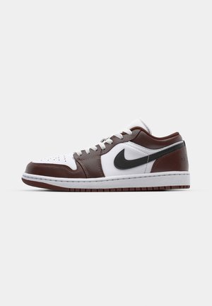Jordan AIR JORDAN 1 LOW SE - Sportbačiai - white/black/dark pony