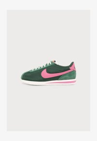 Ei valittu, fir/pinksicle/sail