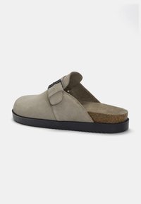 PULL&BEAR WITH BUCKLE - Papucsszandálok - beige