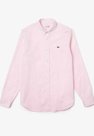 Camicia a maniche lunghe rosa pallido in tessuto di cotone con colletto a punta, dotata di un piccolo logo verde Lacoste sul petto.
