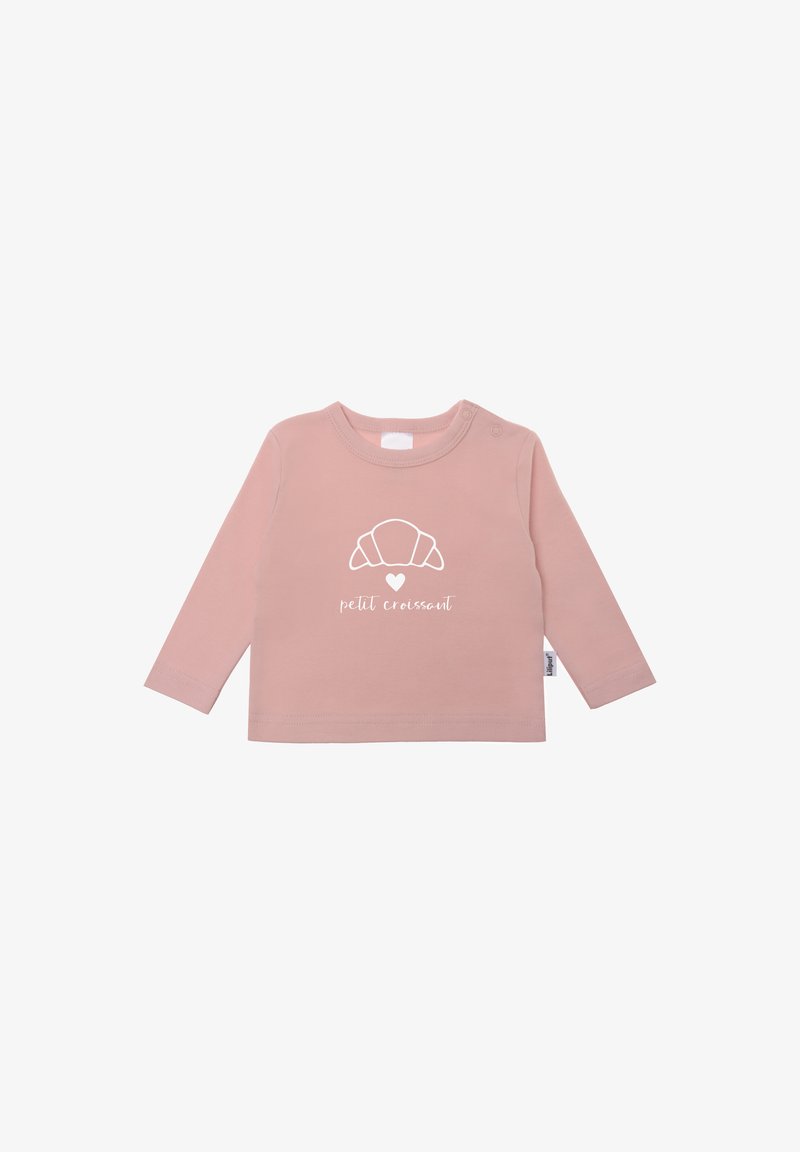 Langärmliges, hellrosa Baumwoll-T-Shirt mit einem weißen Croissant-Grafik und dem Text "petit croissant". Druckknopf an der Schulter für einfaches Anziehen.