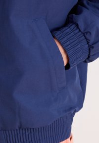 Nike Sportswear CLUB FUTURA - Letná bunda - midnight navy/white