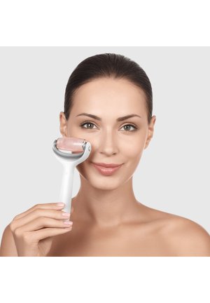 GESKE, MICRONEEDLE FACE BODY ROLLER | 9 IN 1 - Skincare tool - white