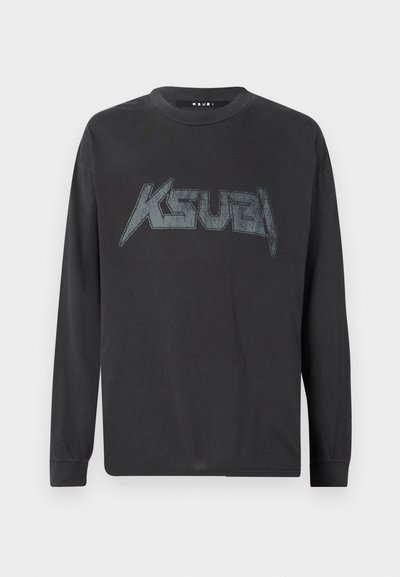 T-shirt noir à manches longues en coton avec un texte graphique gris décoloré "KSUBI" à l'avant. Dispose d'un col rond et de poignets côtelés.