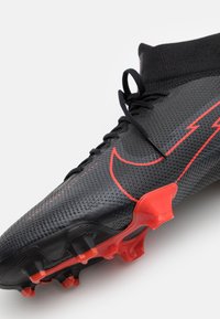Nike Performance Jalkapallokengät kiinteälle alustalle - black
