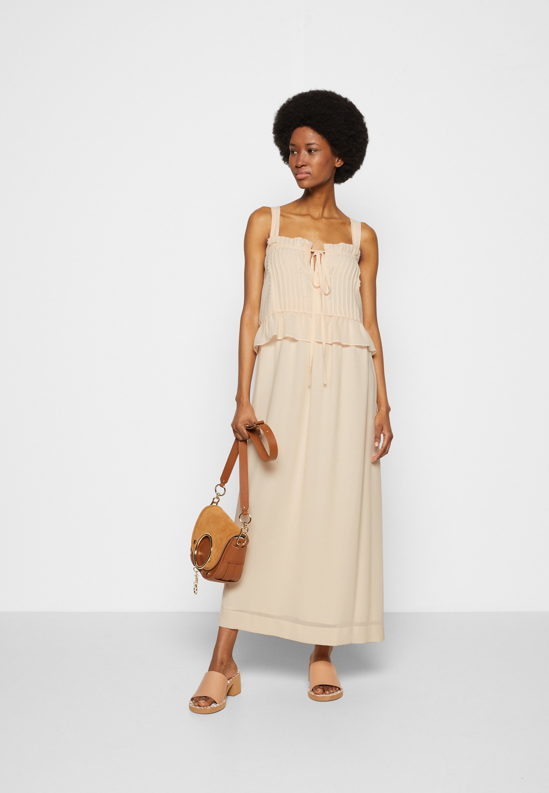 See by Chloé Vestito lungo - beige/color carne - Zalando