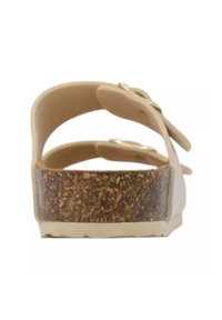 Sandal con tacco in sughero, dotata di due cinturini regolabili, materiale superiore morbido color beige e dettaglio in sughero testurizzato sulla suola. Design con soletta piatta.