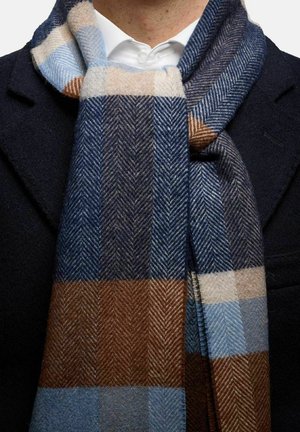 Siden scarf med ett fiskbensmönster i blå, brun och krämfärgad. Mjuk textur med en blandning av stora och små rutmönster.