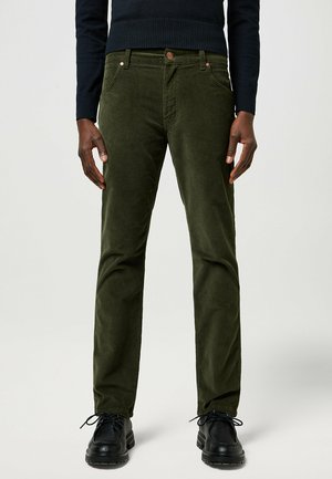Wrangler GREENSBORO - Straight leg jeans - forest night