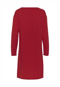 Robe tunique longue à manches longues rouge avec un décolleté large, coupe décontractée et ourlet droit. Tissu lisse et léger sans motifs ni embellissements visibles.