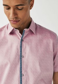 Next TRIMMED REGULAR FIT - Košile - damson pink