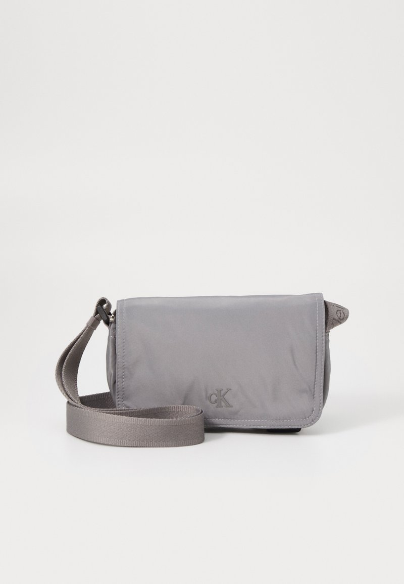 Calvin Klein Jeans OVER WEBBING CAMERA BAG UNISEX - Skulderveske - titanium