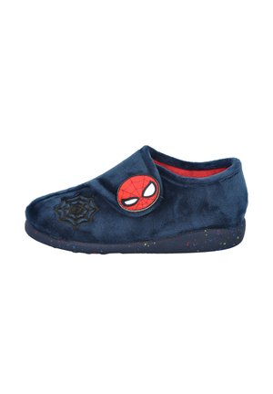 Zapatilla infantil azul marino con interior rojo, decorada con un parche de la cara de Spider-Man y bordado de telaraña negra.