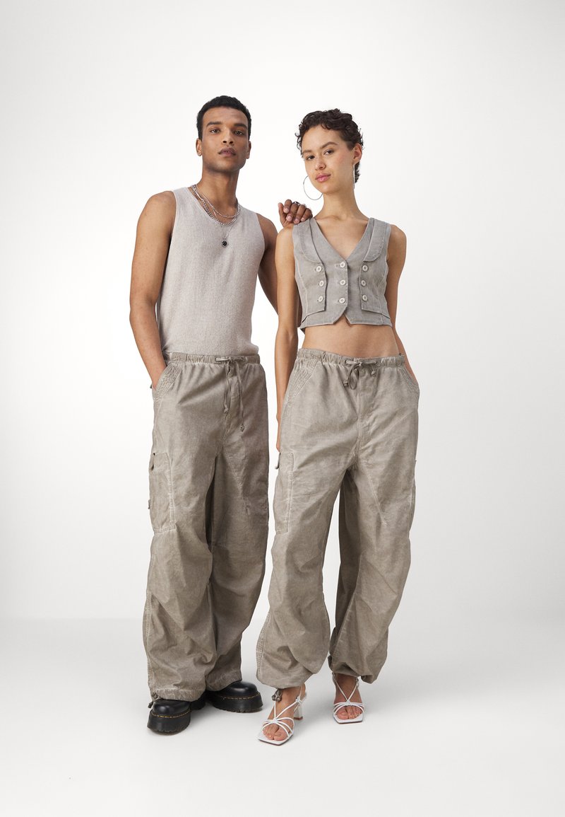 Jaded London WASH PARACHUTE PANTS UNISEX - Cargo trousers - beige 