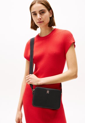 LOGOTAPE CAMERA BAG - Cross body bag - black