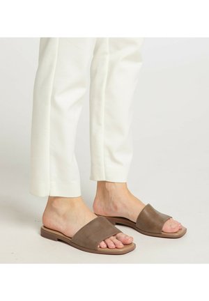 Papucsszandálok - dark brown