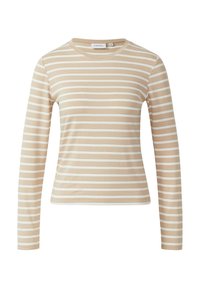 Koszula z długim rękawem w beżowym kolorze z białymi poziomymi paskami. Miękka, elastyczna tkanina, okrągły dekolt, dopasowany fason. Brak widocznych zapięć czy ozdób.