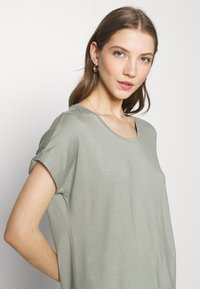 ONLY MOSTER O-NECK - Blusa - shadow