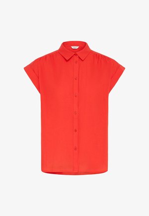 Chemise rouge à manches courtes avec un col classique et une boutonnière à l'avant, fabriquée en tissu léger avec une texture subtile et un ourlet arrondi.