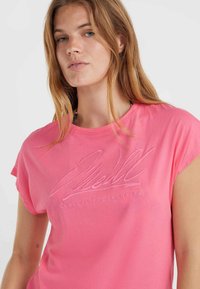 O'Neill ESSENTIALS  SIGNATURE  - Trükipildiga T-särk - perfectly pink
