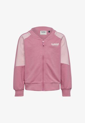 Rosa Reißverschlussjacke mit langen Ärmeln, kontrastierenden hellrosa Schulterpaneelen, gerippten Bündchen und Saum sowie einem Logo auf der Brust.