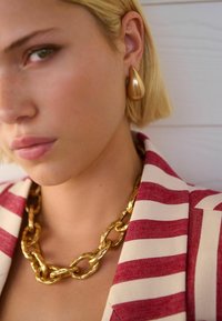 Thumbnail Image 4