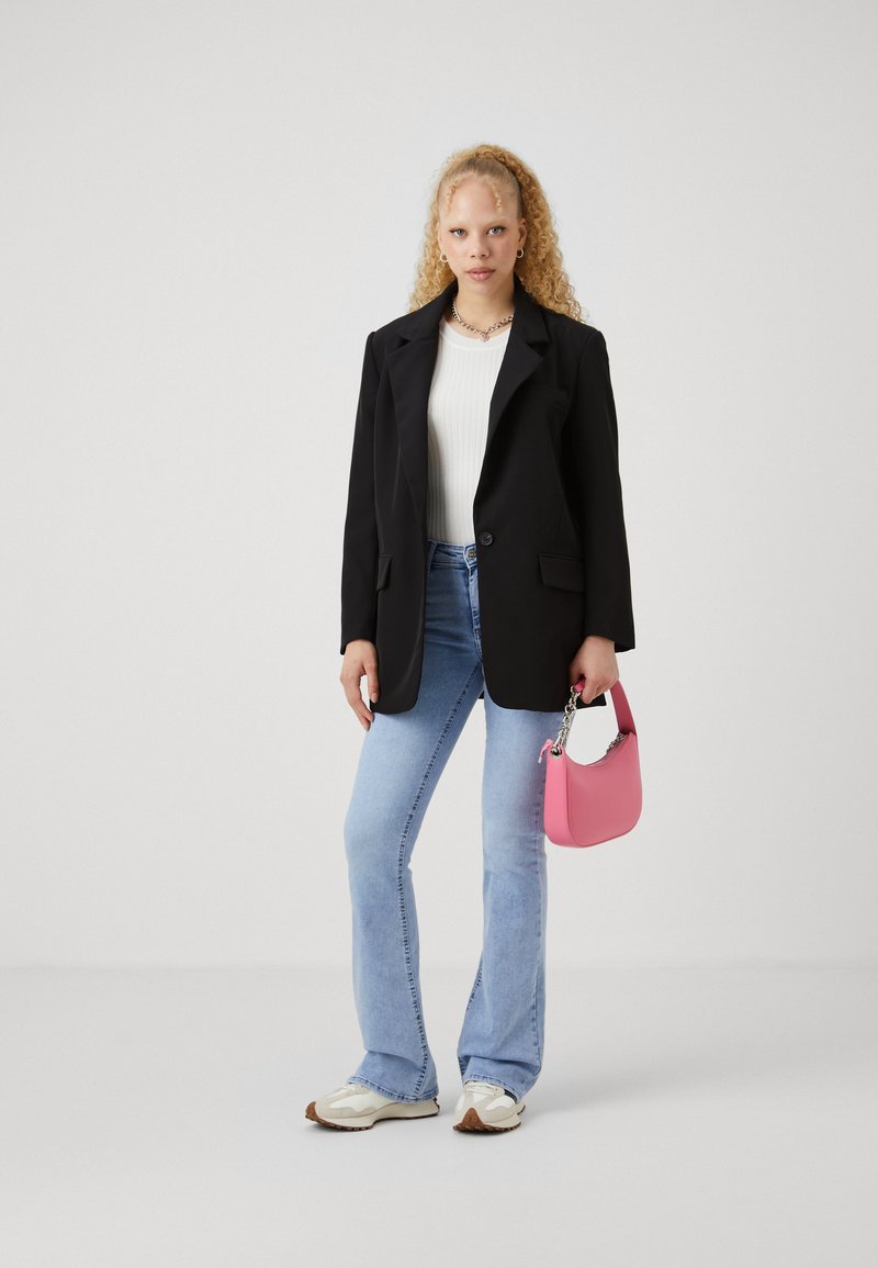ONLY Blazers 'ONLLana-Berry' in Zwart | ABOUT YOU ONLY Blazers 'ONLLana-Berry' in Zwart | ABOUT YOU
