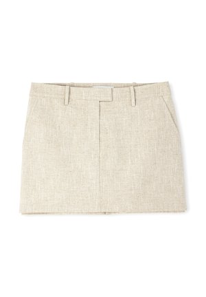 Jupe beige texturée avec une coupe droite, dotée d'un devant plat, de passants de ceinture et de poches latérales en biais. Tissu léger et tissé.