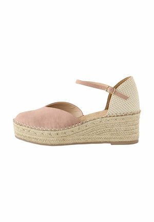 Rožinės suede espadrilės su aukštu kulnu, ankle strap, tekstūruota nertos nugarėlės dalis ir jūratinės virvės detalės palei padą.