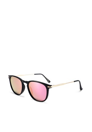 Schwarze Sonnenbrille mit klassischer Form, ausgestattet mit rosa verspiegelten Gläsern und goldfarbenen Metallakzenten an den Bügeln. Glatter Kunststoffrahmen.