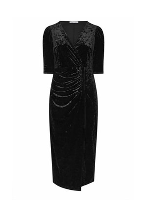 Vestido midi de terciopelo negro con escote en V, mangas cortas, estilo envolvente y detalle fruncido en el lado izquierdo.