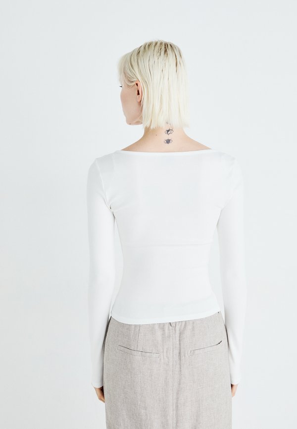 BUTTON - Long sleeved top4