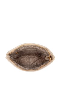 Beige læderhåndtaske med guldfarvet hardware og lynlås. Indvendigt har den et printet logo på en lysebrun stofforing.