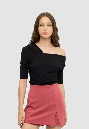 ESCOTE ASIMÉTRICO - Camiseta básica - black