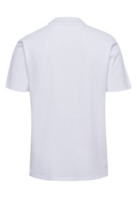 Witte T-shirt met korte mouwen en een klassieke kraag, gemaakt van een gladde stof. Eenvoudig ontwerp, zonder zichtbare patronen of accenten. Achteraanzicht weergegeven.