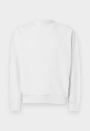 Felpa bianca realizzata in morbido tessuto, caratterizzata da un collo alto, maniche lunghe e polsini e orlo a costine. Nessun motivo o dettaglio decorativo presente.