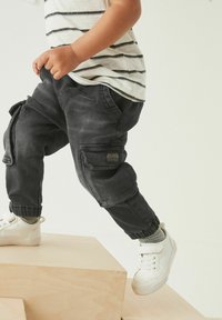 Next COMFORT - Avar lõikega teksad - black denim