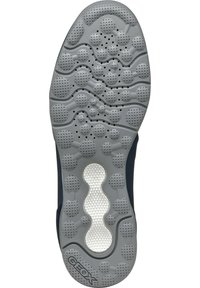 Suola di scarpa in gomma grigia con diversi modelli di texture, comprese forme circolari e esagonali, e fori di drenaggio per la traspirabilità.
