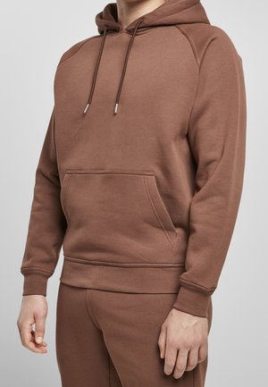 Bruine hoodie van zachte stof, met een kangoeroezak, trekkoordcapuchon en ribgebreide boorden en zoom. Glad textuur, casual ontwerp.